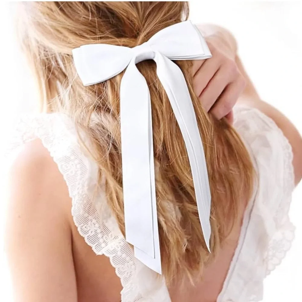 Clip on white hair bow, new | offer in description